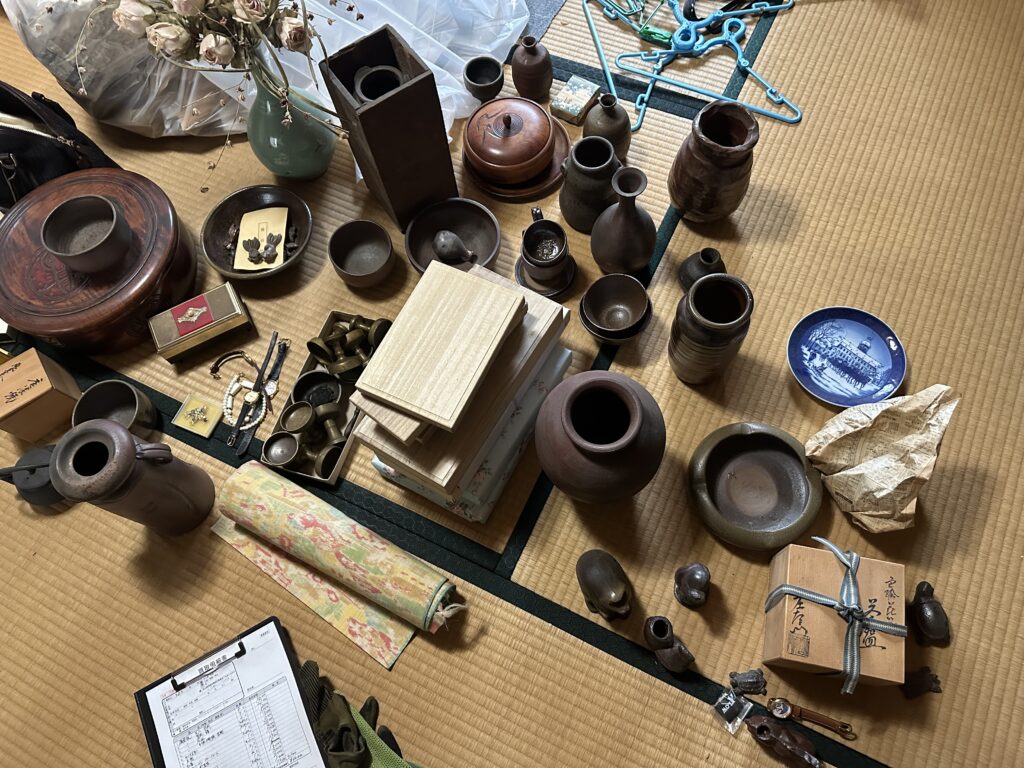 倉敷市連島で骨董買取|引っ越しに伴うご両親の遺品整理。煎茶道具・古銭・武者絵屏風を出張査定