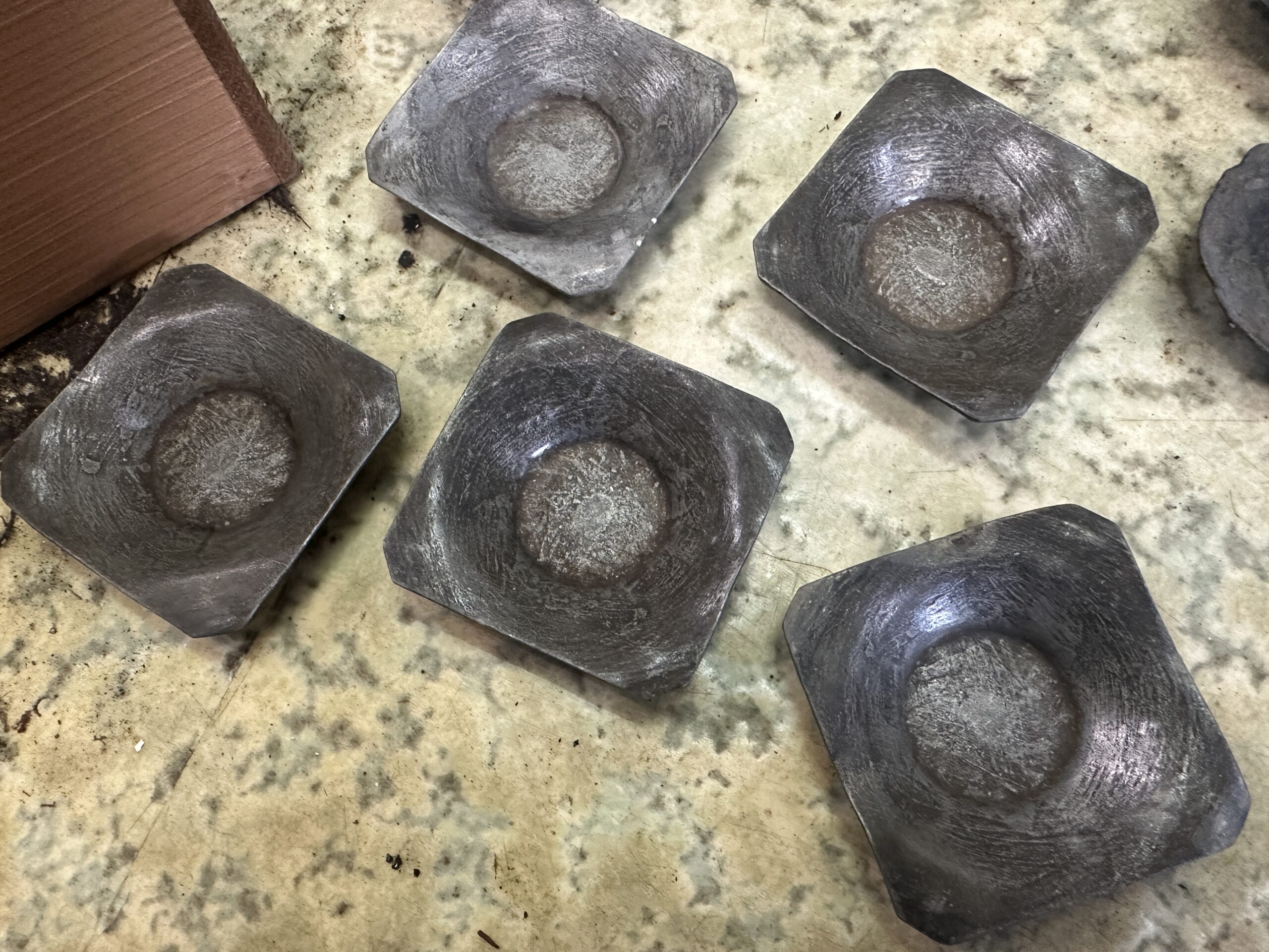 煎茶道具の染付の盃と備前焼の宝瓶