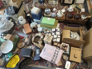 岡山市中区のお客様より、中国美術の孔雀釉花瓶・中華民国期の磁器などをお譲りいただきました｜建て替えに伴うご整理事例