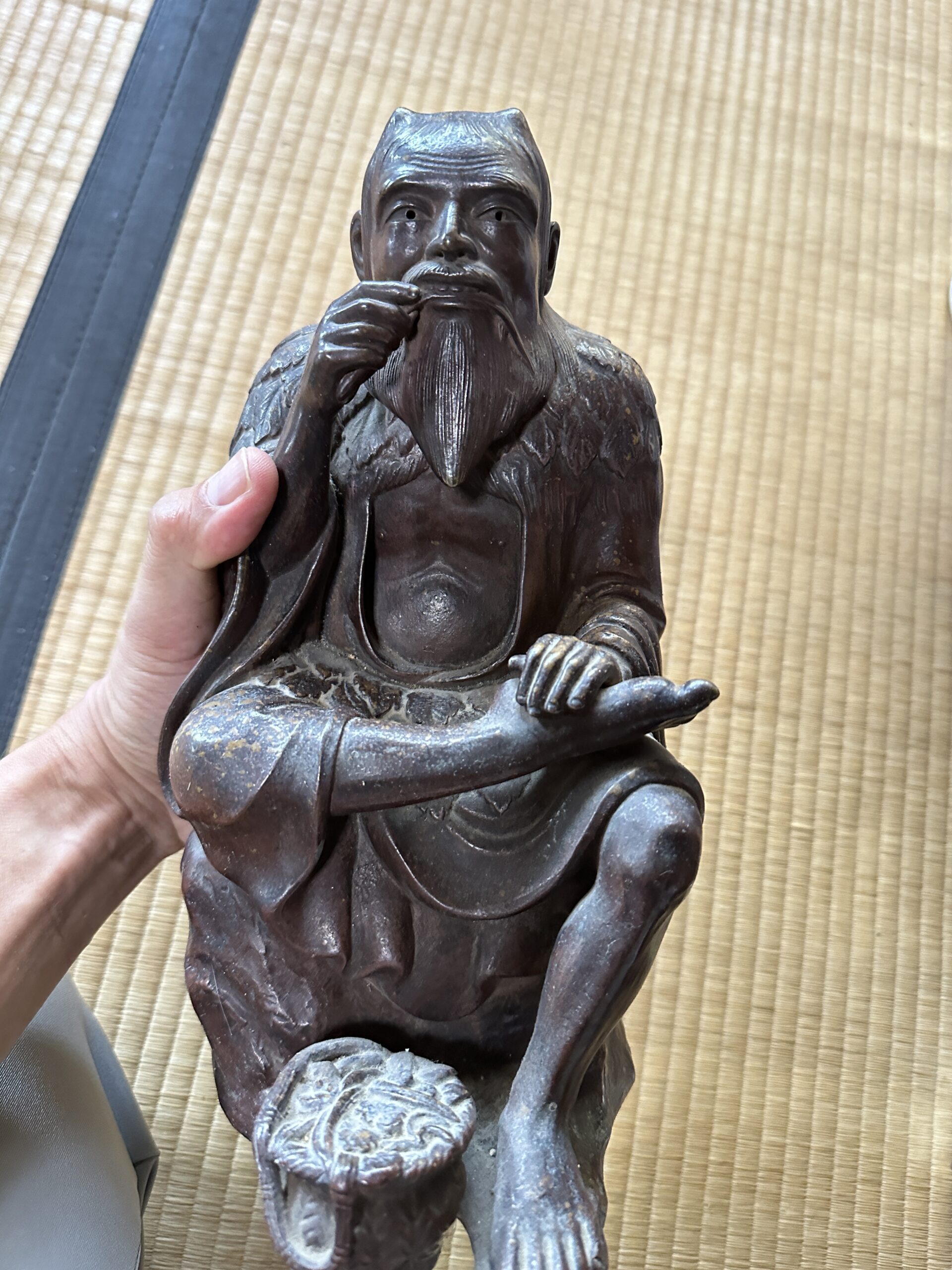 遺品整理で買取した備前焼の名工・大饗仁堂による仙人の置物