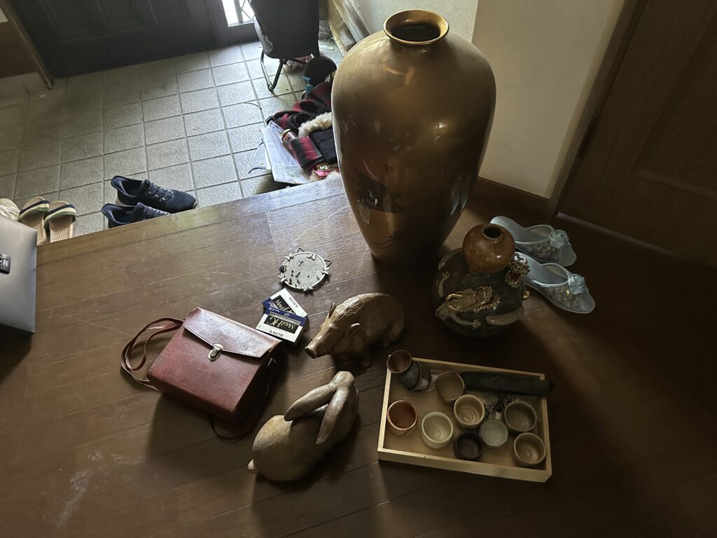 岡山市中区の解体前のお家で備前焼の置物やアクセサリーを買取した事例|貴重品の整理後でも残っていた小さなお宝と早めのご相談