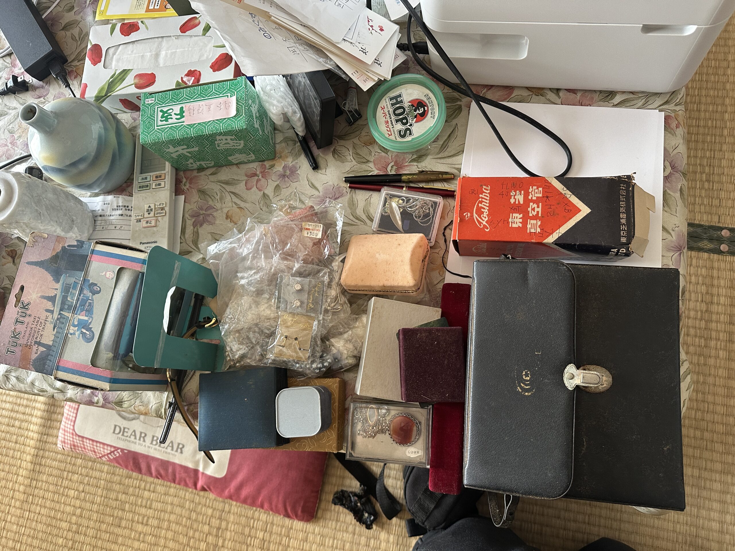 倉敷市玉島の空き家から出てきた真空管や時計などの買取品