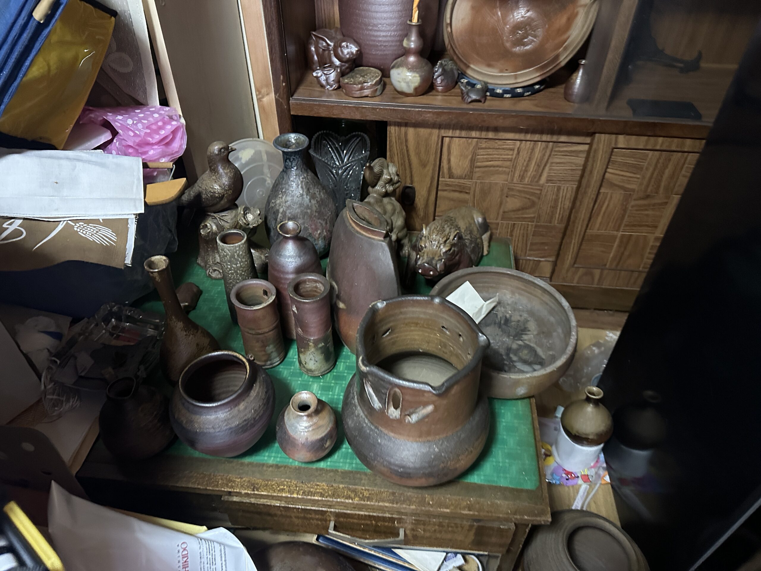 棚の奥に眠っていた備前焼の花入や徳利