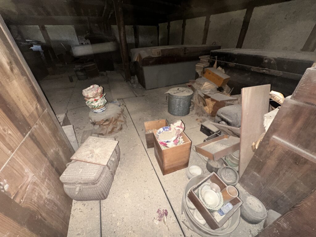 岡山市北区の空き家から多彩な蔵出し品|県外ご夫婦さま・