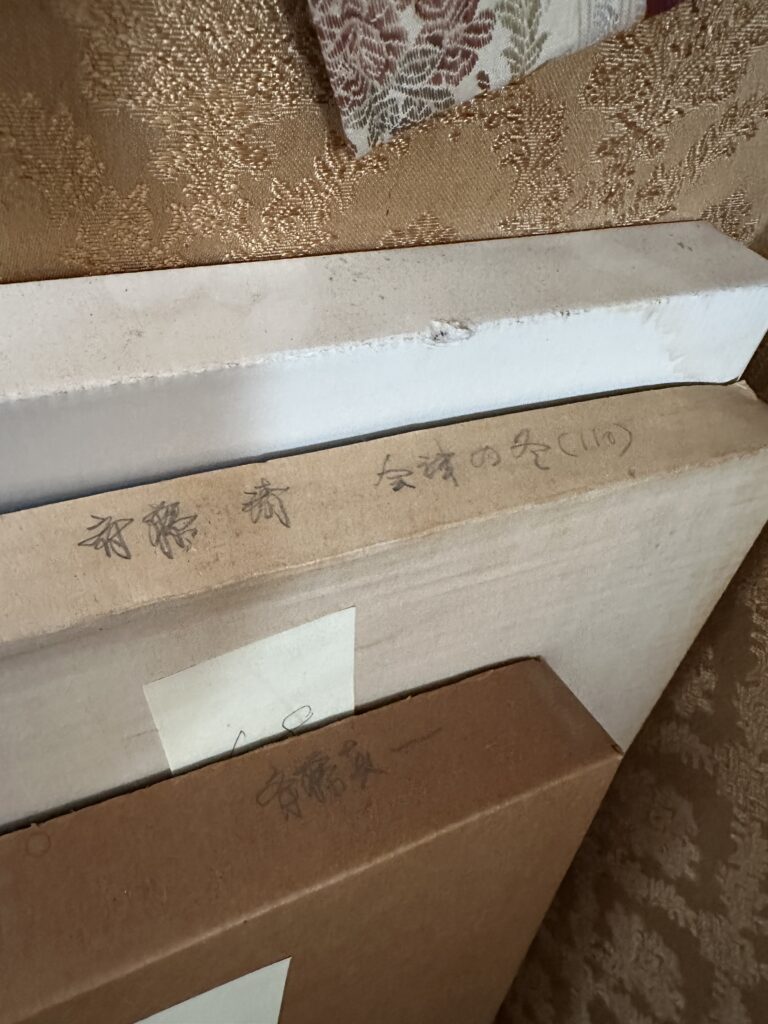 車一台に満載された美術品の搬出風景